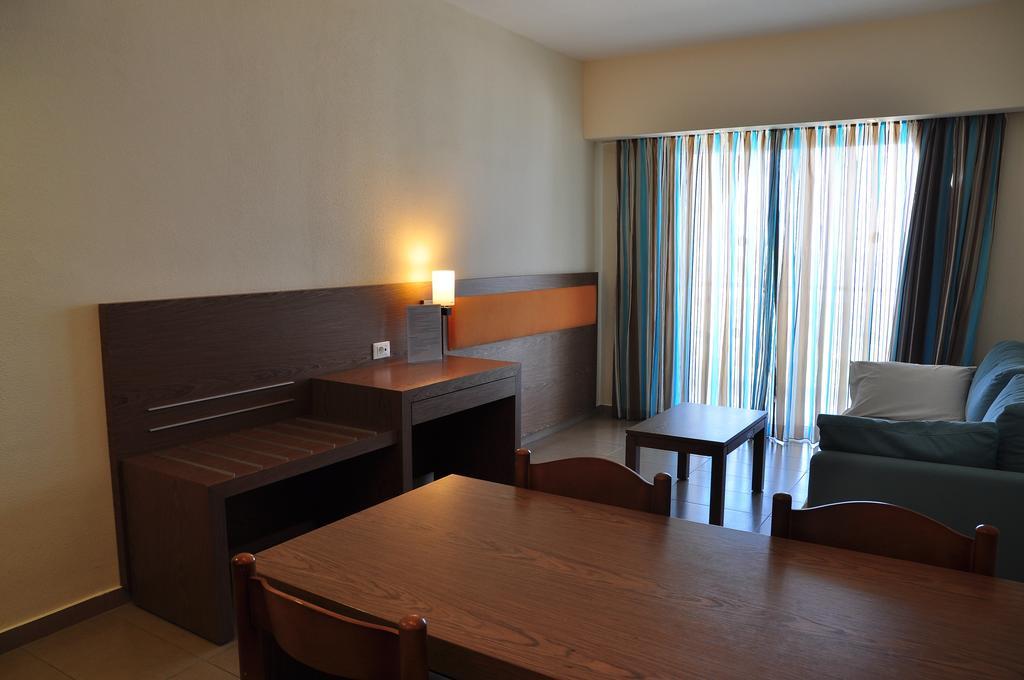 Sea Melody Beach Hotel Apartments Іялісос Номер фото