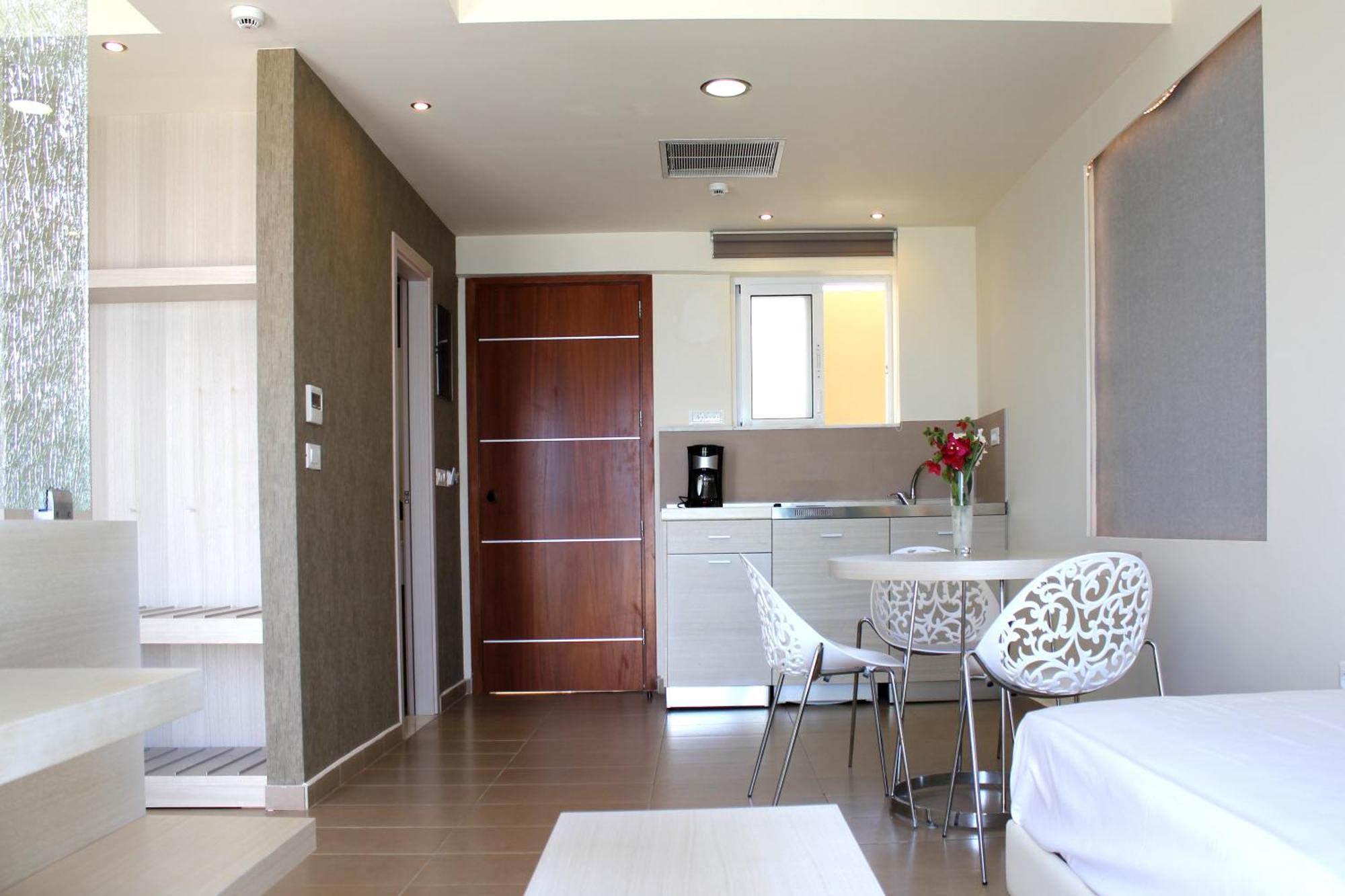 Sea Melody Beach Hotel Apartments Іялісос Екстер'єр фото