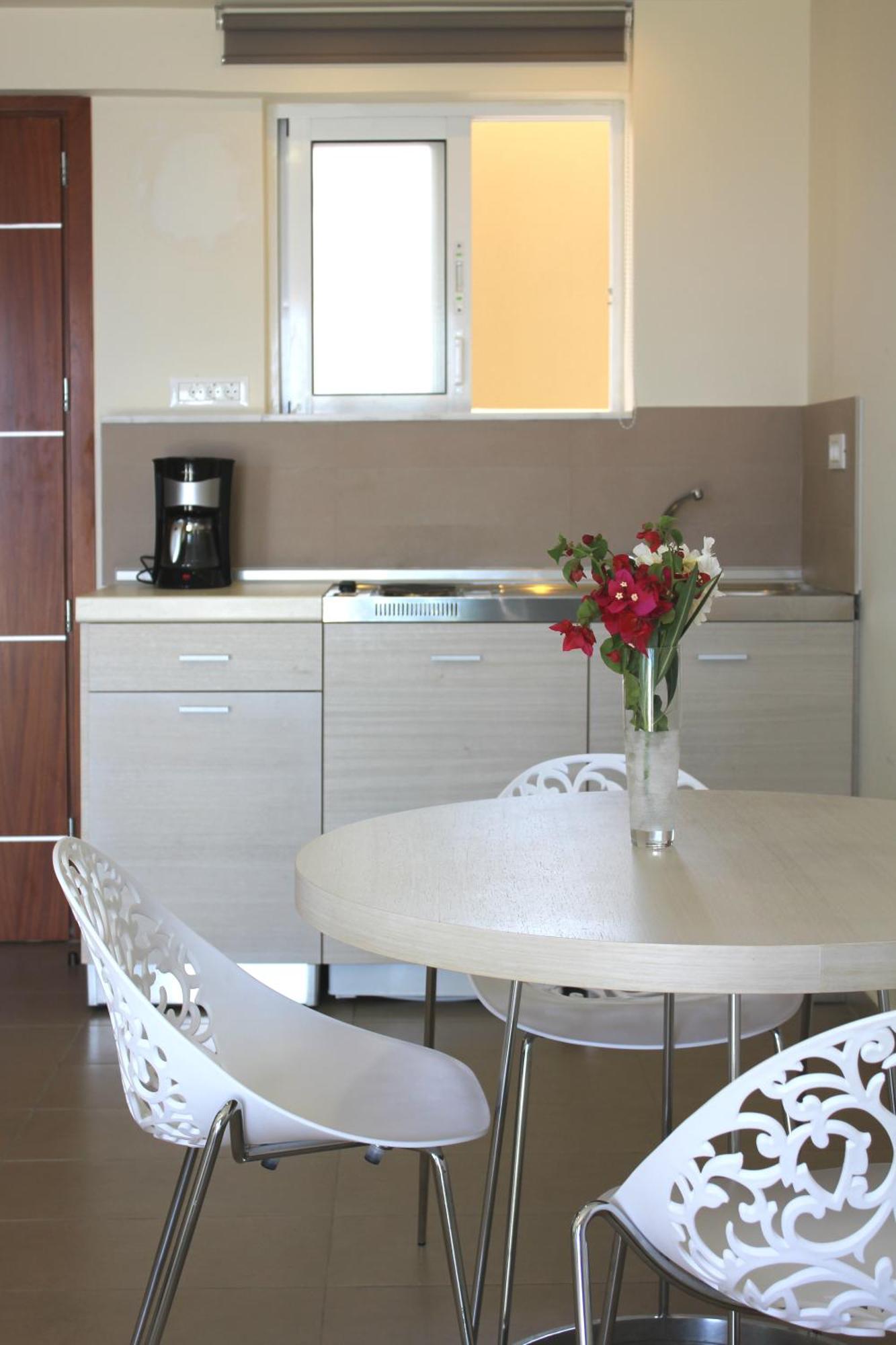 Sea Melody Beach Hotel Apartments Іялісос Екстер'єр фото