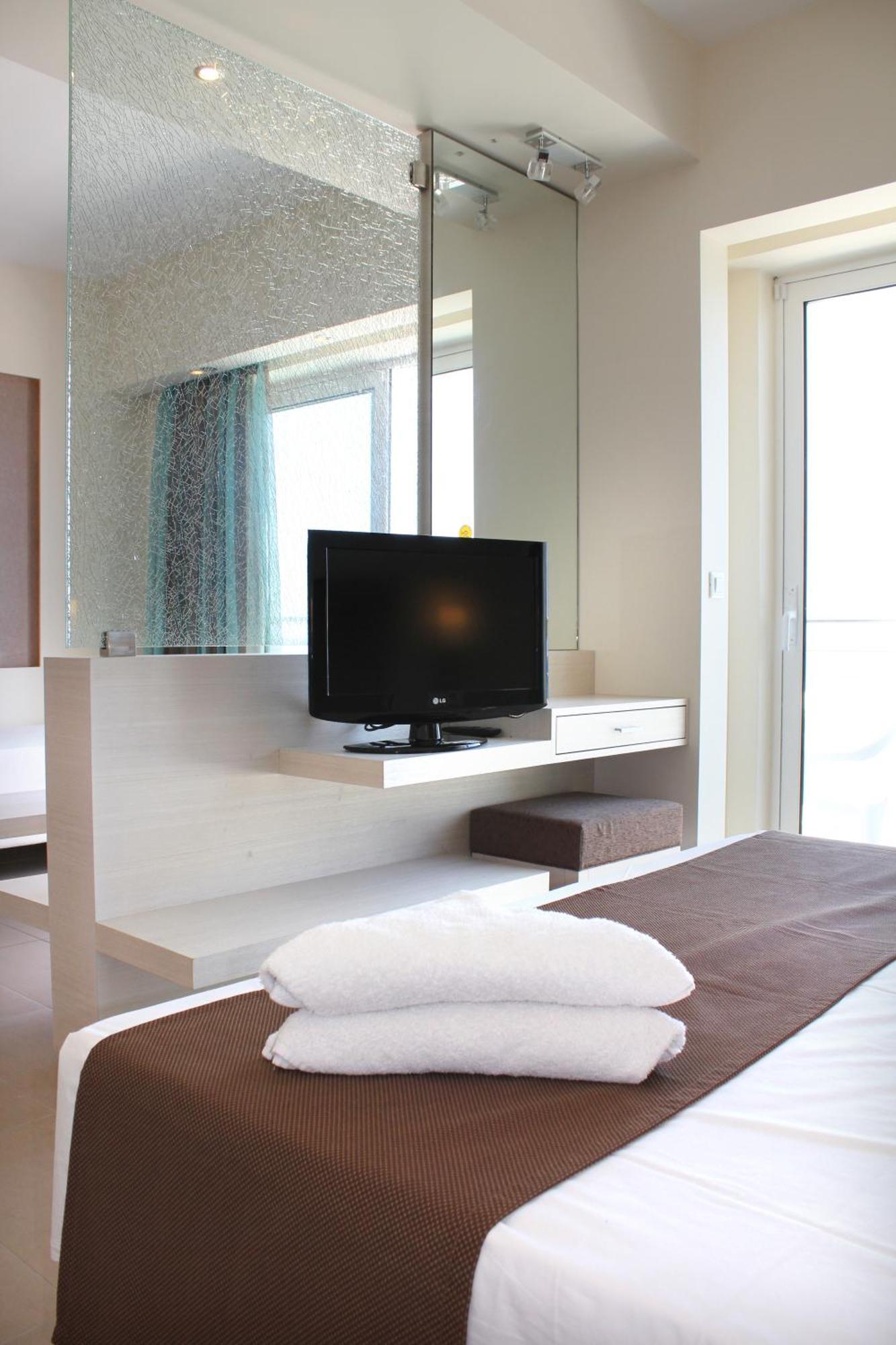 Sea Melody Beach Hotel Apartments Іялісос Екстер'єр фото