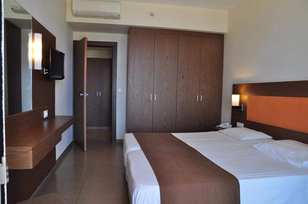 Sea Melody Beach Hotel Apartments Іялісос Номер фото