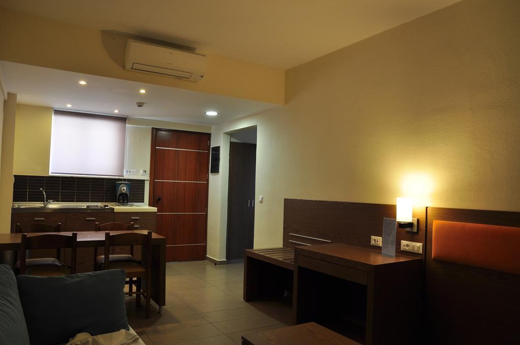 Sea Melody Beach Hotel Apartments Іялісос Номер фото