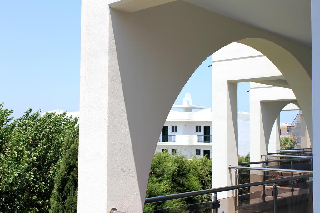 Sea Melody Beach Hotel Apartments Іялісос Номер фото