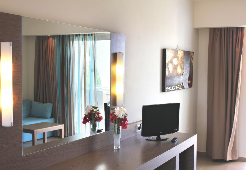 Sea Melody Beach Hotel Apartments Іялісос Номер фото
